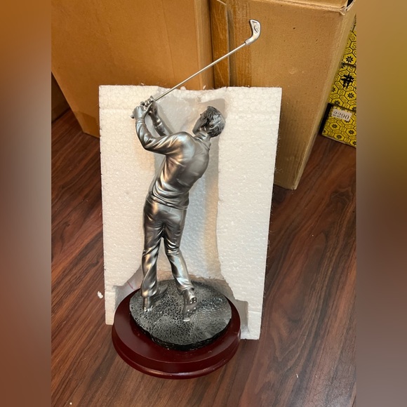 New Silver Golf Male Statue - Picture 2 of 3